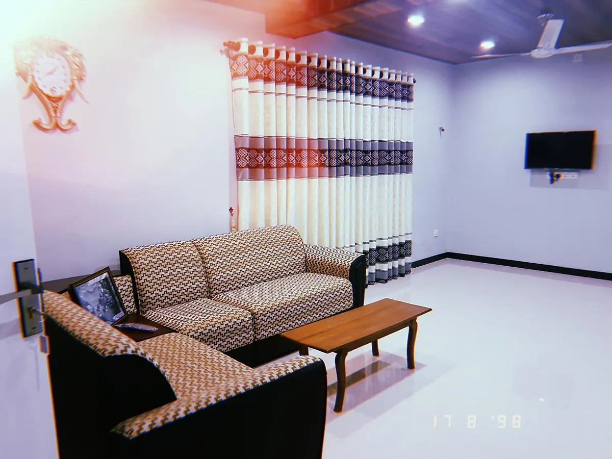 Yoho The Blue Pearl Family Cottage 尼甘布 0*,  斯里兰卡