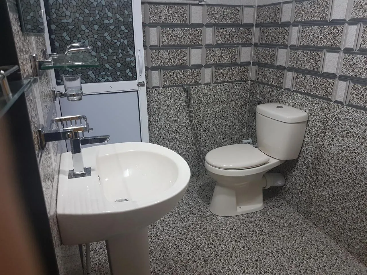 Yoho The Blue Pearl Family Cottage 尼甘布 0*,